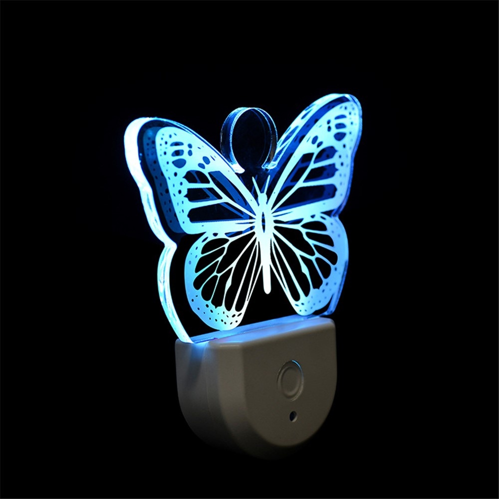 Detské nočné LED svetlo do zásuvky so senzorom - motýľ