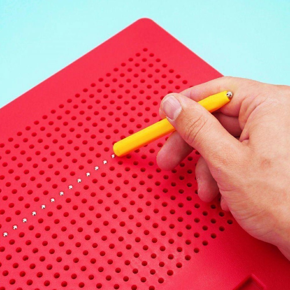 Veľká magnetická kresliaca tabuľka s guličkami - červená