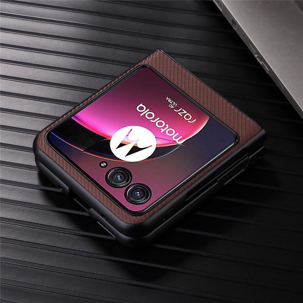 Textúry plastový kryt s umelou kožou na Motorola Razr 40 Ultra 5G - hnedý
