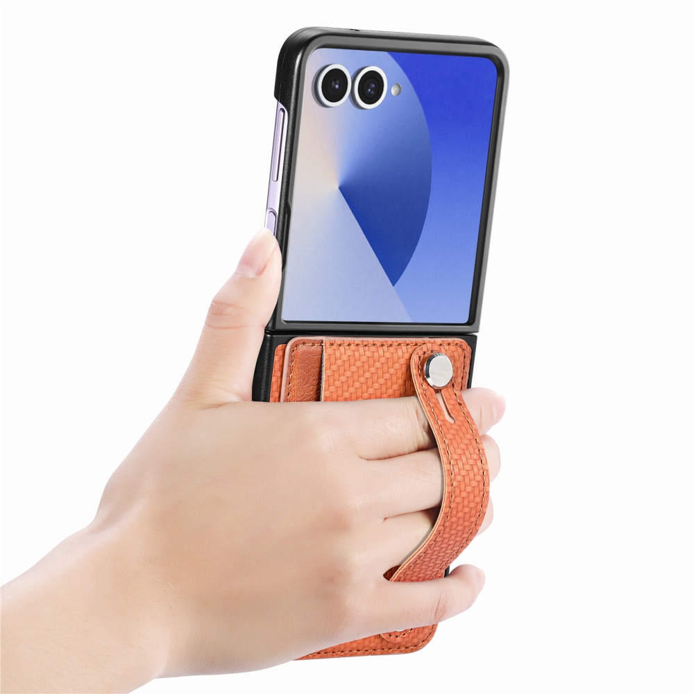 Wrisat plastový kryt s umelou kožou na Samsung Galaxy Z Flip7 5G - hnedý