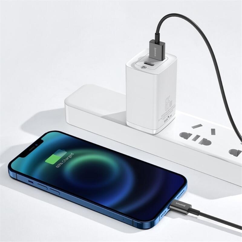 BASE nabíjací a prepojovací kábel lightning pre Apple 1m - čierny