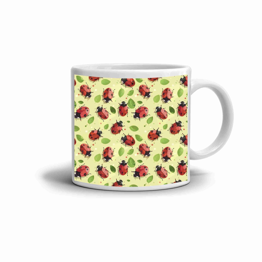 Biely keramický hrnček 330ml s obrázkom - lienky na lúke