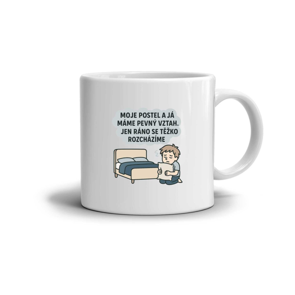 Biely keramický hrnček 330ml s obrázkom - citát posteľ a ja