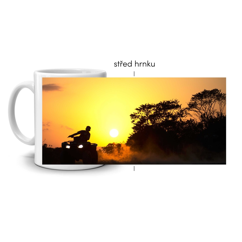 Biely keramický hrnček 330ml s obrázkom - jazda pri západe slnka