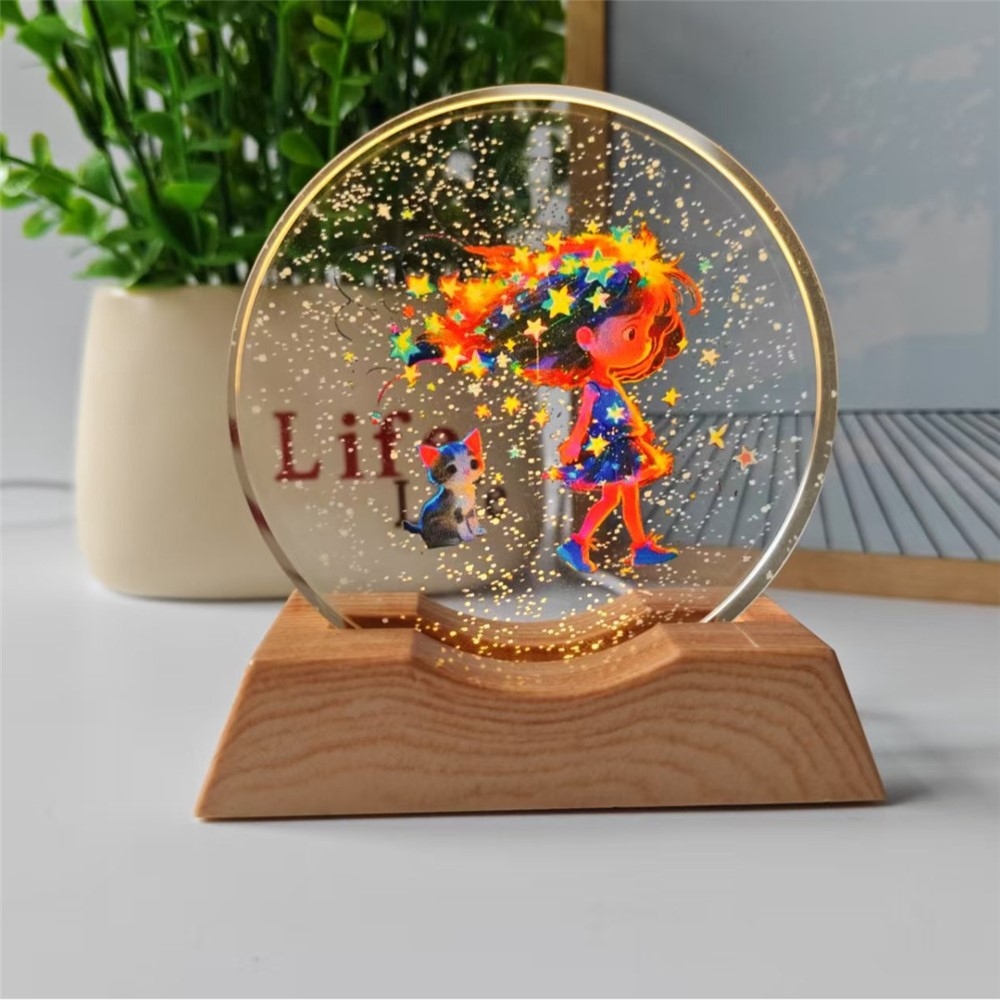 3D krištáľová LED lampička 8 cm s dreveným podstavcom - Hviezdna dievčina