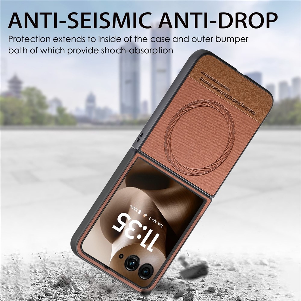 Denim plastový kryt s umelou kožou a MagSafe na Motorola Razr 60 Ultra 5G - hnedý