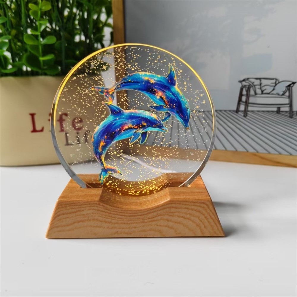 3D krištáľová LED lampička 8 cm s dreveným podstavcom - Dvojica delfínov