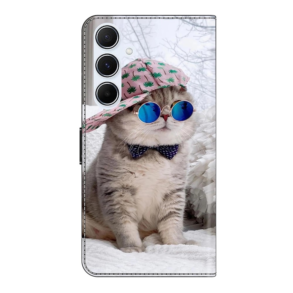 Fashion knižkové púzdro na Samsung Galaxy A56 5G - mačka v šiltovke