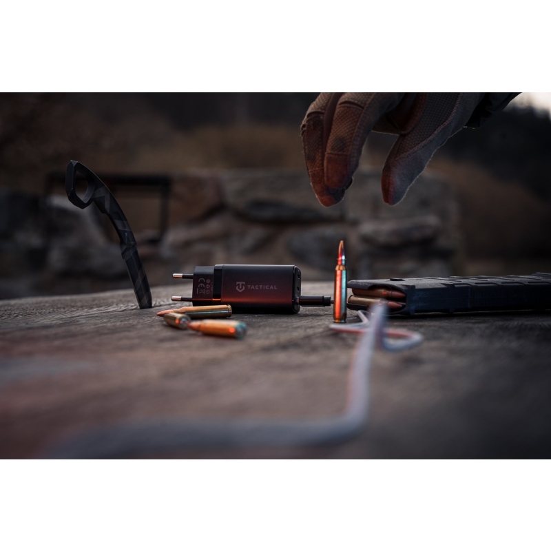 Taktický blesk 2.0 GaN 65W čierny