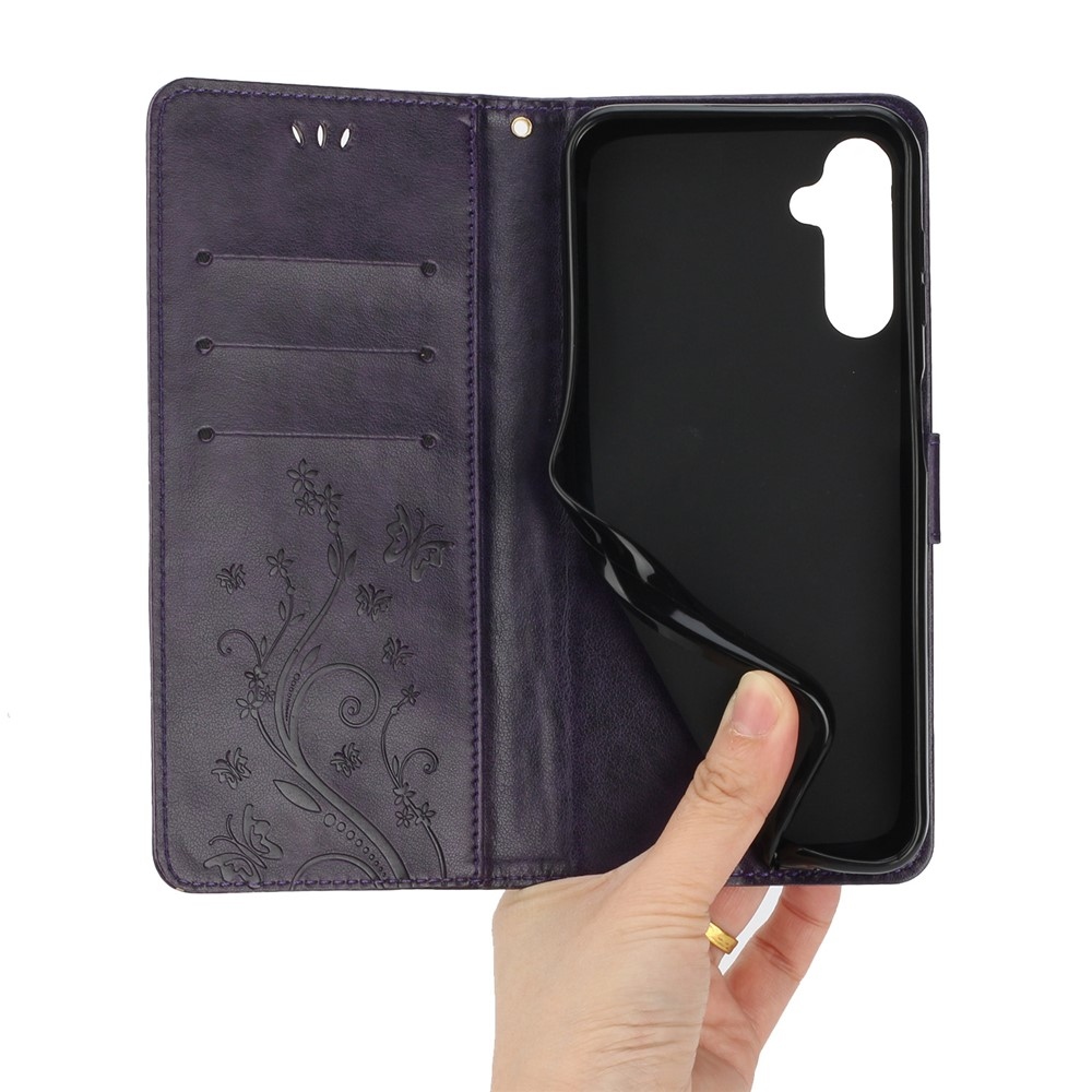 Flowers knižkové púzdro na Samsung Galaxy S26+ - tmavofialové