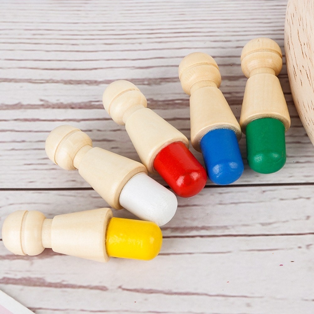 Logická drevená hra s farebnými štipcami pre tréning pamäte