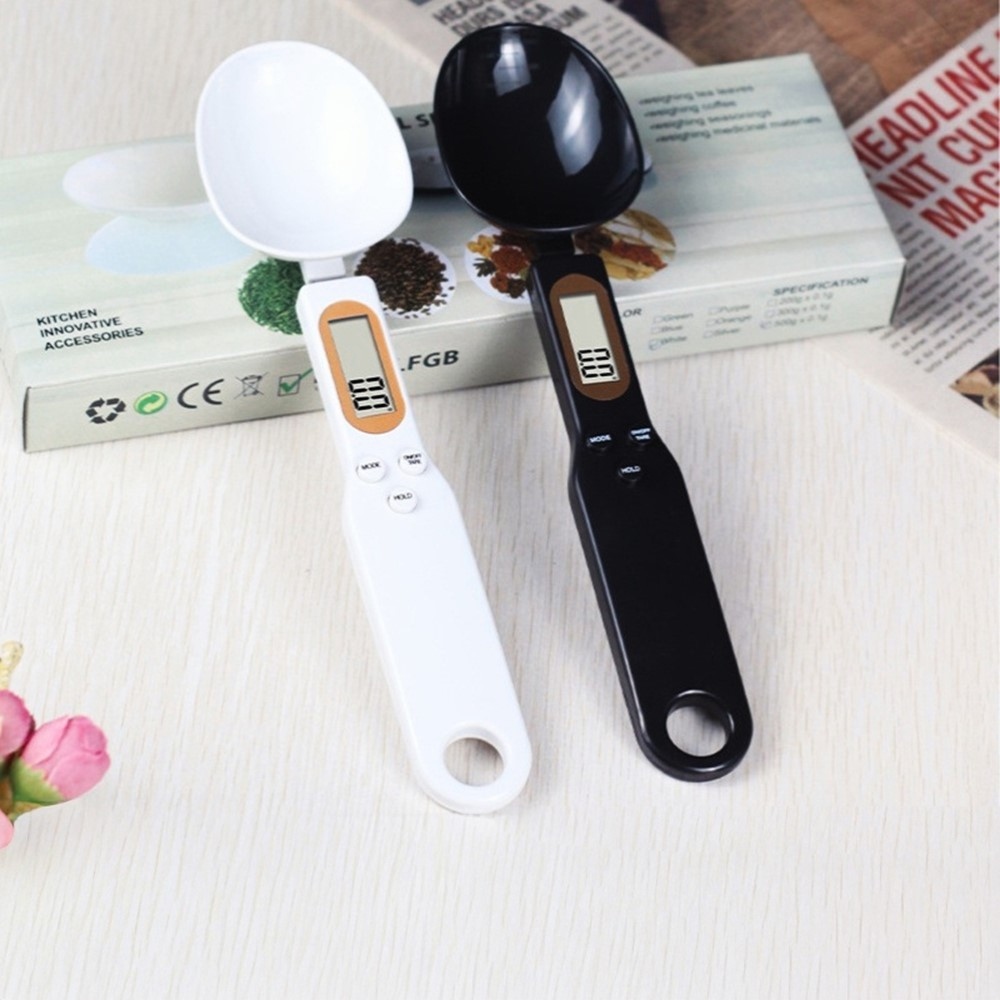 Odmerná elektronická lyžica s displejom na váženie do 500 g - čierna