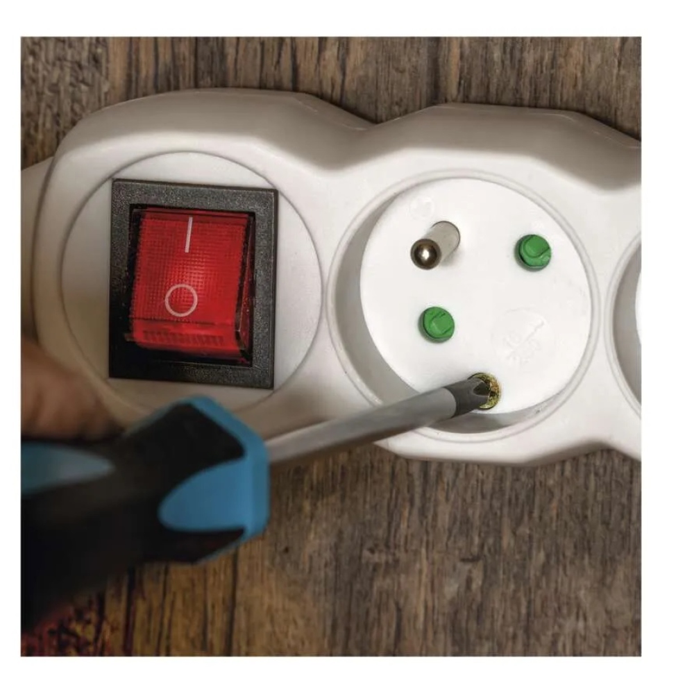 Predlžovací kábel 3 m / 3 zásuvky / s vypínačom / biely / PVC / 1 mm2
