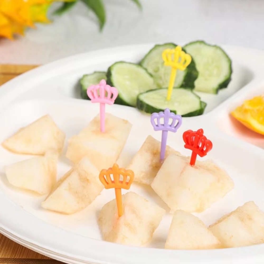 Detská plastová napichovátka - korunky