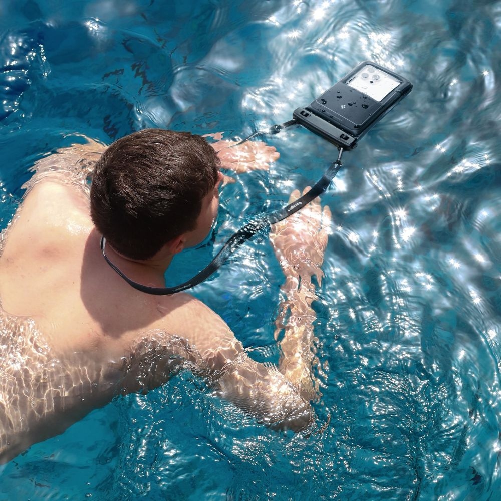 Spigen AquaShield A611P vodotesné plávajúce univerzálne púzdro (2ks) - matné čierne